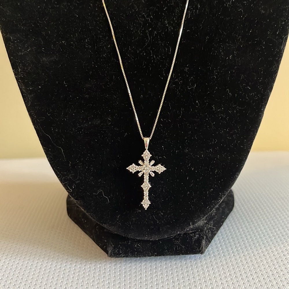 14k solid white gold genuine diamond cross pendant necklace